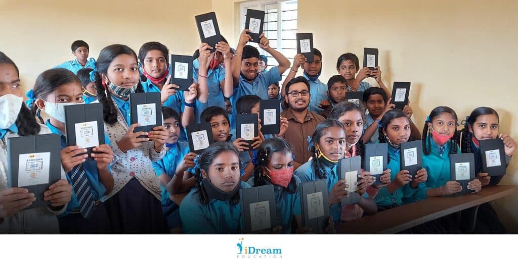 नई शिक्षा नीति के तहत ग्रामीण छात्रों को डिजिटल उपकरण